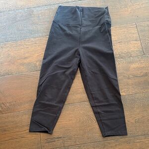 High-Waist Black Cropped Athletic Leggings